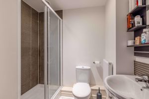 Ensuite shower room- click for photo gallery